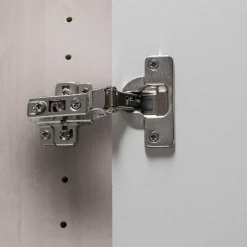 Graugrüner Kleiderschrank Forjan