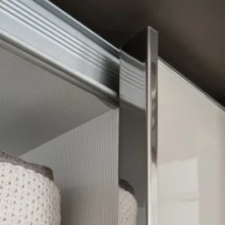 Schwebetürenschrank Handle
